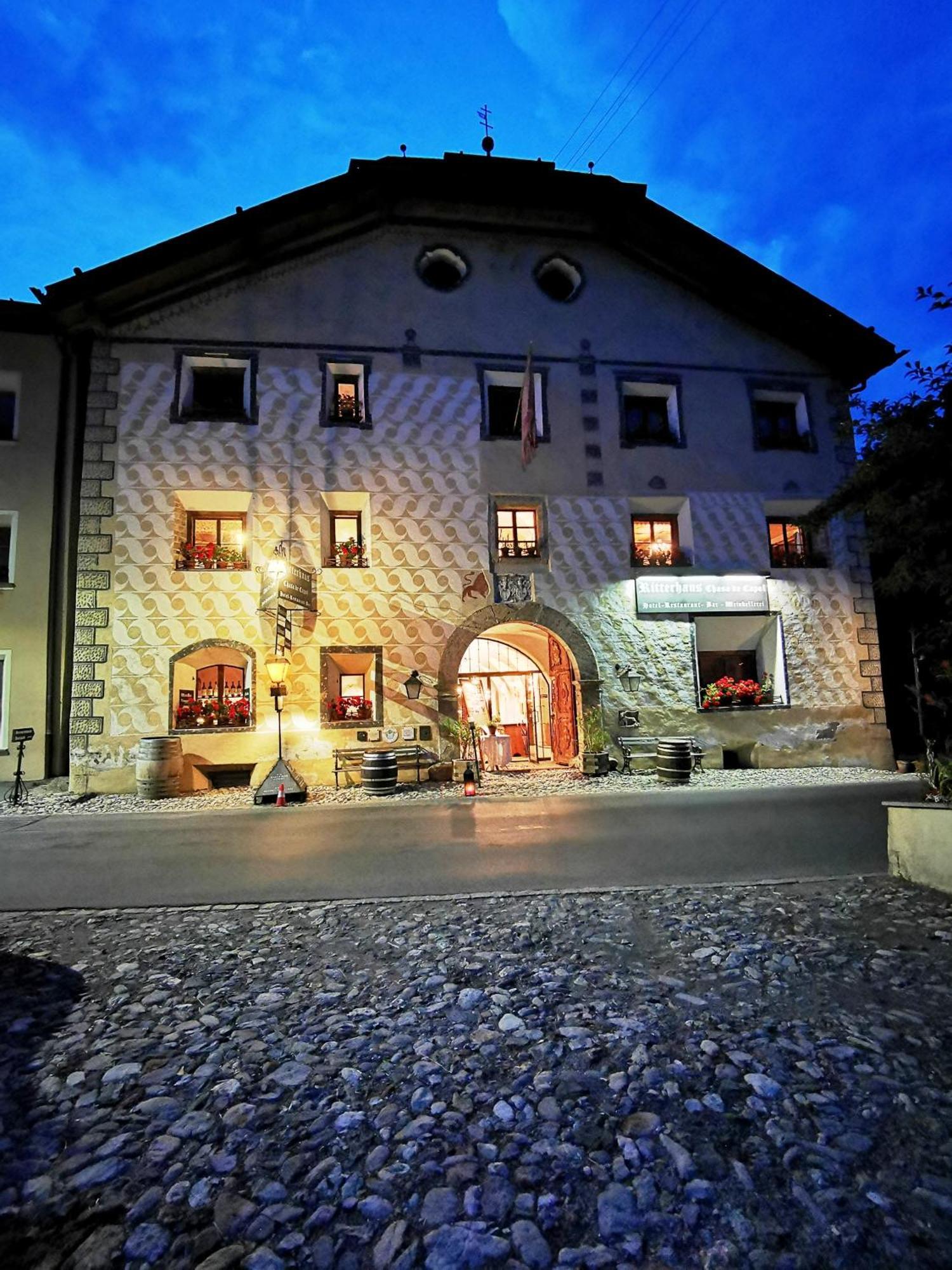 Chasa De Capol - Historische Gaststaette & Weinkellerei Hotel Santa Maria Val Muestair ภายนอก รูปภาพ